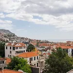 Flh With Balcony Apartment *