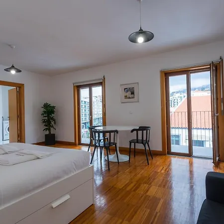 Flh With Balcony Apartment