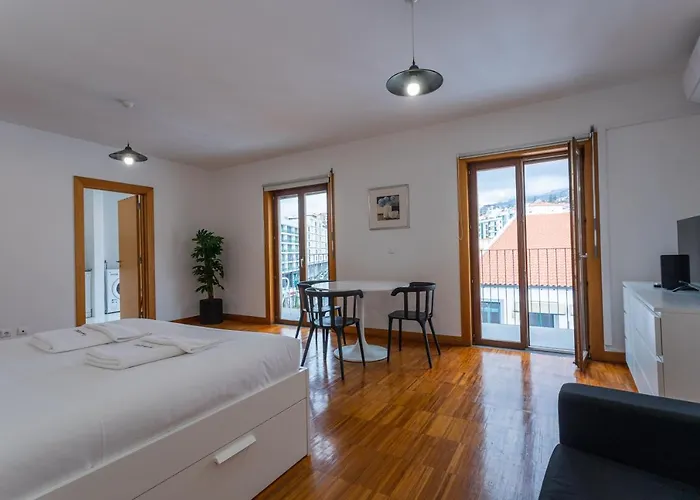 Flh With Balcony Apartamento